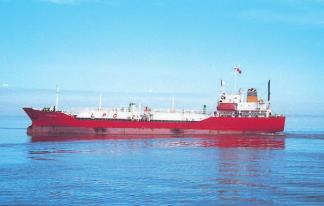 Fully pressurized LPG carrier underway